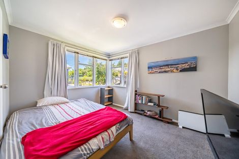 Photo of property in 42 Taylor Terrace, Tawa, Wellington, 5028