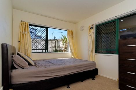 Photo of property in 20/1 Briar Way, New Lynn, Auckland, 0600