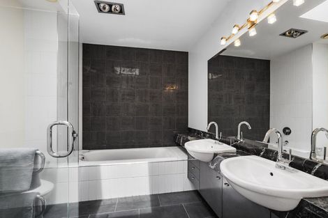 Photo of property in 5/258 Hurstmere Road, Takapuna, Auckland, 0622