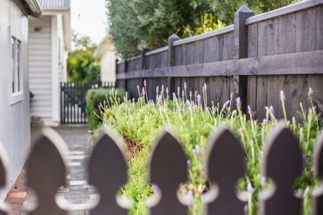 Photo of property in 38 Oroua Street, Eastbourne, Lower Hutt, 5013