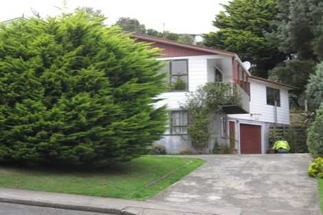 Photo of property in 81 Stewart Drive, Newlands, Wellington, 6037