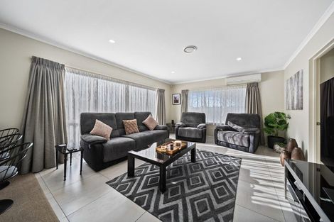 Photo of property in 17 Flora Place, Wattle Downs, Auckland, 2103