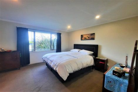 Photo of property in 1 D'urville Place, Kelvin Grove, Palmerston North, 4414