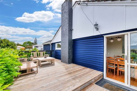 Photo of property in 16 Phelps Place, Glendene, Auckland, 0602