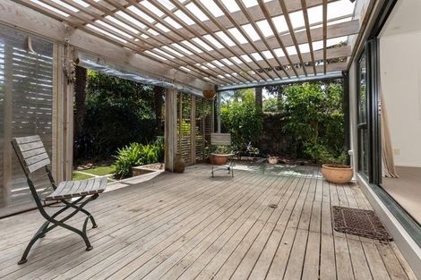 Photo of property in 34 Danica Esplanade, Te Atatu Peninsula, Auckland, 0610