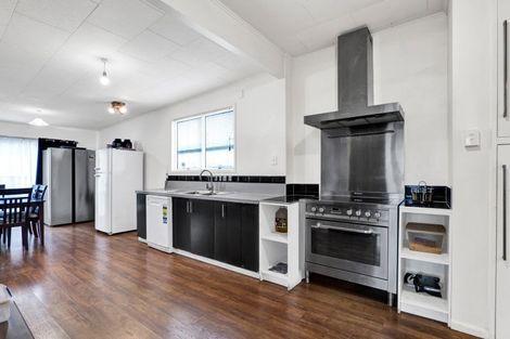 Photo of property in 15a Queens Road, Glen Avon, New Plymouth, 4312