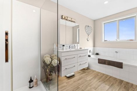 Photo of property in 18 Finch Street, Albert Town, Wanaka, 9305