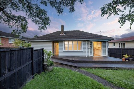 Photo of property in 12 Beaubank Road, Kelston, Auckland, 0602