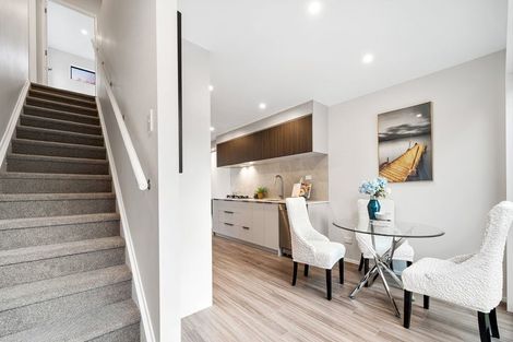 Photo of property in 2/33 Buscomb Avenue, Henderson, Auckland, 0610