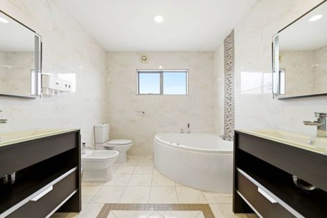 Photo of property in 122 Kittiwake Drive, Schnapper Rock, Auckland, 0632