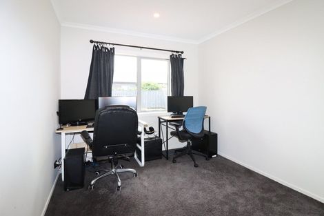 Photo of property in 1 Routhan Way, Carterton, 5713