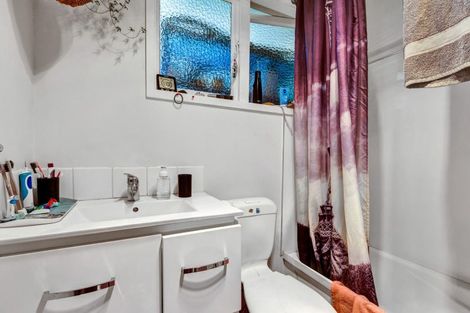 Photo of property in 72 Barrett Street, Westown, New Plymouth, 4310