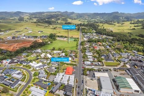 Photo of property in 12 Titoki Close, Matakana, 0985