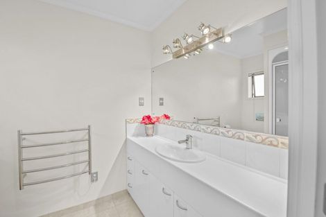 Photo of property in 8 Jelas Road, Red Beach, 0932