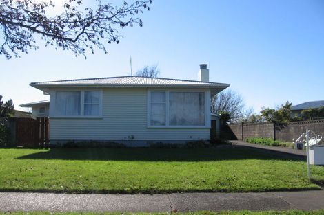 Photo of property in 15 Abraham Crescent, Milson, Palmerston North, 4414