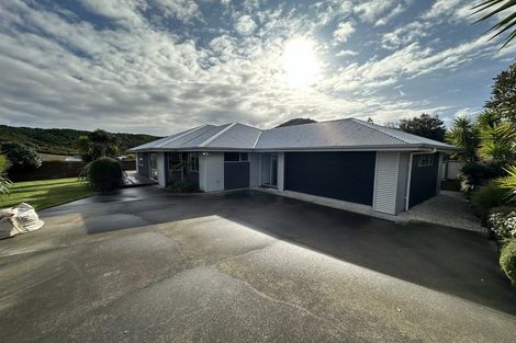 Photo of property in 17 Glentui Place, Waikawa, Picton, 7220