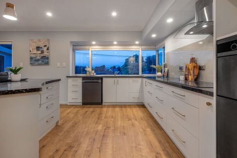 Photo of property in 6 Mahana Road, Paraparaumu Beach, Paraparaumu, 5032
