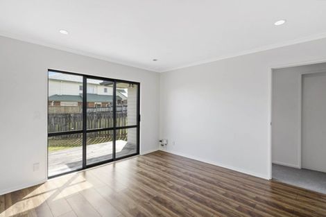 Photo of property in 3 Phelps Place, Glendene, Auckland, 0602