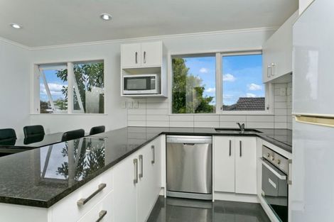 Photo of property in 12 Tawavale Crescent, Totara Vale, Auckland, 0629