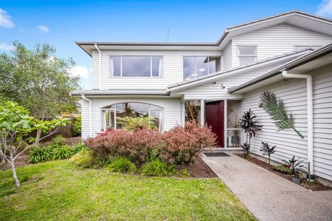Photo of property in 31 Harrowglen Drive, Northcross, Auckland, 0632
