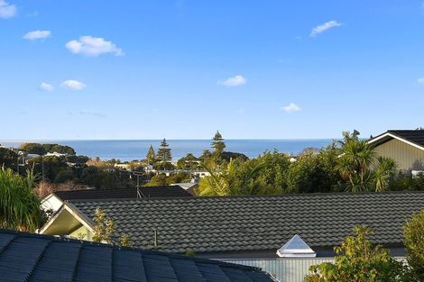 Photo of property in 2/52 Maxwelton Drive, Mairangi Bay, Auckland, 0630