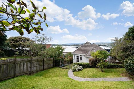 Photo of property in 35 Upper Bourke Street, Kilbirnie, Wellington, 6022