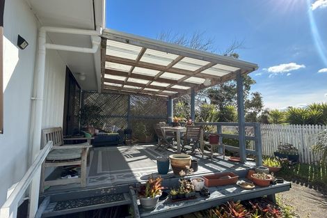 Photo of property in 2/141 Carnoustie Drive, Wattle Downs, Auckland, 2103