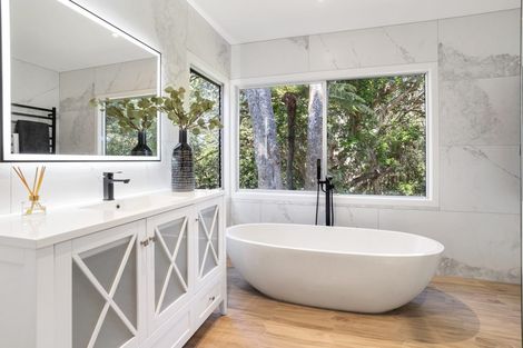 Photo of property in 18 Kereru Grove, Greenhithe, Auckland, 0632