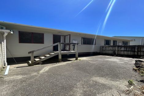 Photo of property in 5 Mitika Way, Strathmore Park, Wellington, 6022