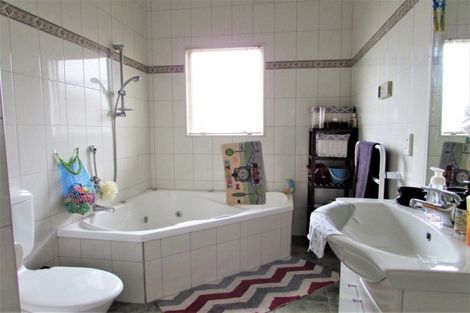 Photo of property in 107 Kentwood Drive, Woodridge, Wellington, 6037