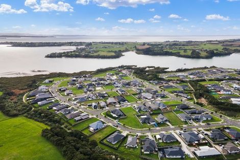 Photo of property in 19 Tahuna Minhinnick Drive, Glenbrook, Waiuku, 2681