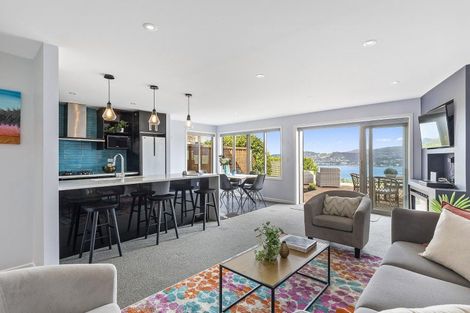 Photo of property in 5 Countess Close, Maupuia, Wellington, 6022