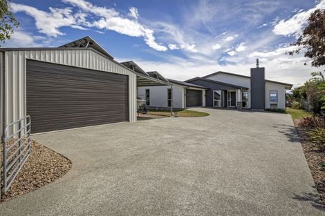 Photo of property in 135 Main Road, Pleasant Point, 7903