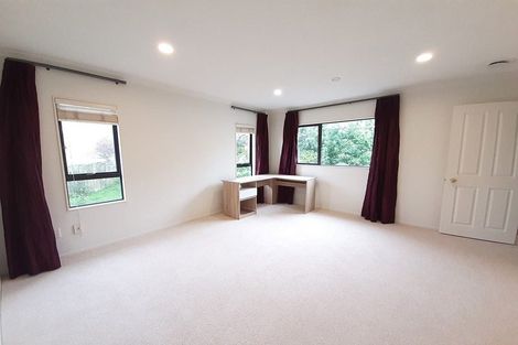 Photo of property in 17 Crimson Park, Oteha, Auckland, 0632