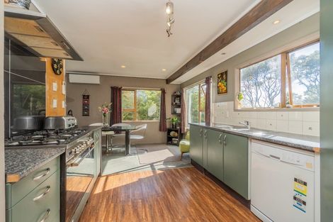 Photo of property in 2/13 Wirihana Road, Titirangi, Auckland, 0604