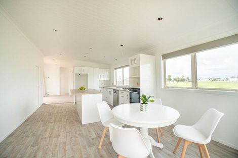 Photo of property in 27 Hall Place, Foxton Beach, Foxton, 4815