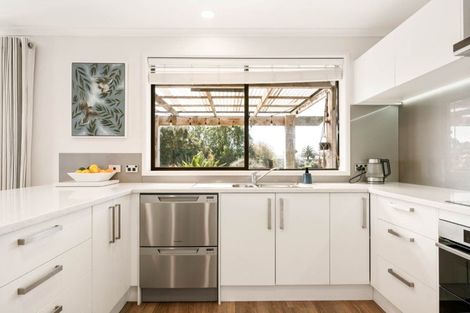 Photo of property in 12 Carrington Drive, Papamoa Beach, Papamoa, 3118