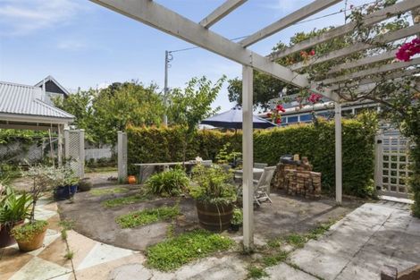 Photo of property in 1/1 Owens Road, Devonport, Auckland, 0624