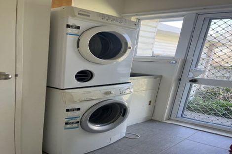 Photo of property in 8 Ballini Rise, West Harbour, Auckland, 0618