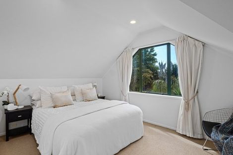 Photo of property in 2/62 Target Road, Totara Vale, Auckland, 0629
