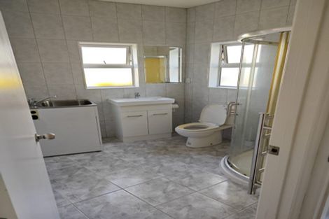 Photo of property in 11 Potter Avenue, Northcote, Auckland, 0627