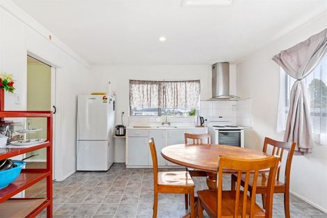 Photo of property in 1/8 Edwards Avenue, Henderson, Auckland, 0610