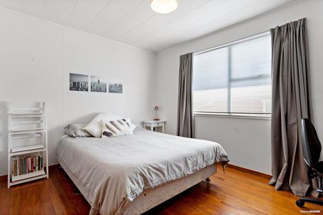 Photo of property in 33b Beach Road, Te Atatu Peninsula, Auckland, 0610