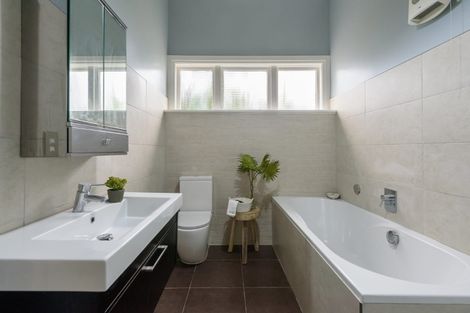 Photo of property in 11 Central Terrace, Kelburn, Wellington, 6012