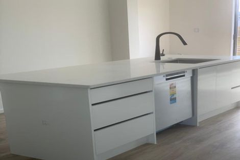 Photo of property in 28 Parahau Road, Papakura, 2110