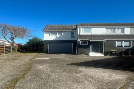 Photo of property in 2/25 Kingsbridge Place, Newlands, Wellington, 6037