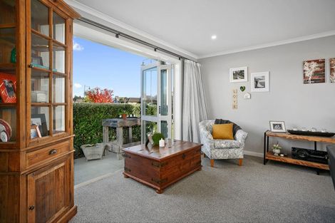 Photo of property in 46 Plescher Crescent, Leamington, Cambridge, 3432