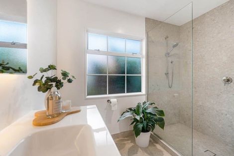 Photo of property in 2/25 College Road, Northcote, Auckland, 0627
