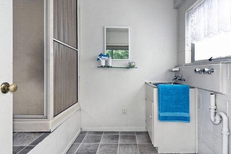 Photo of property in 2/55a West Lynn Road, Titirangi, Auckland, 0604