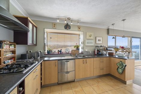 Photo of property in 56 Mana View Road, Paremata, Porirua, 5026